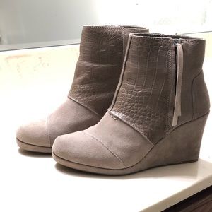 Toms suede wedge bootie